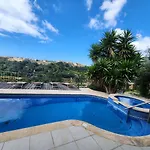Panzió Gozo Pool And Views, Sleeps 3 With Private Bathroom 3*