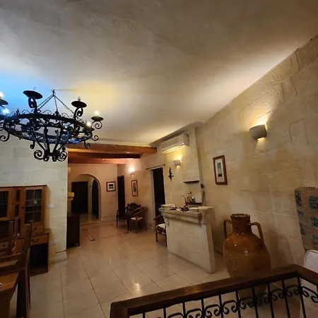 Bed & Breakfast Gozo Pool And Views, Sleeps 4 With Private Bathroom