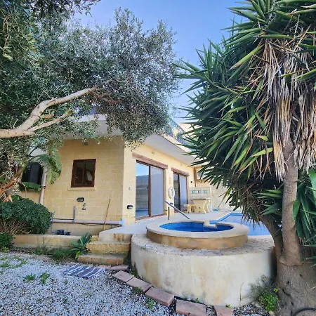 Gozo Pool And Views, Sleeps 4 With Private Bathroom Bed & Breakfast Ghajn il-Kbira (Gozo)