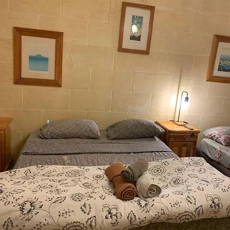 Gozo Pool And Views, Sleeps 4 With Private Bathroom Ghajn il-Kbira (Gozo)