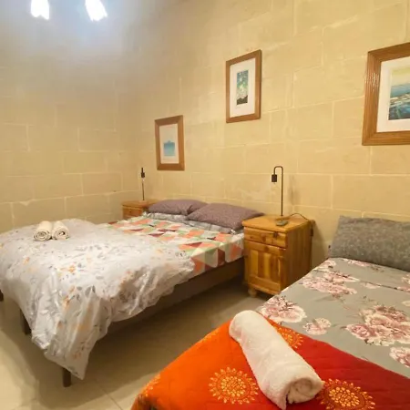 Bed & Breakfast Gozo Pool And Views, Sleeps 4 With Private Bathroom *
