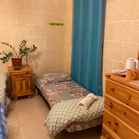 住宿加早餐酒店 Gozo Pool And Views, Sleeps 3 With Private Bathroom