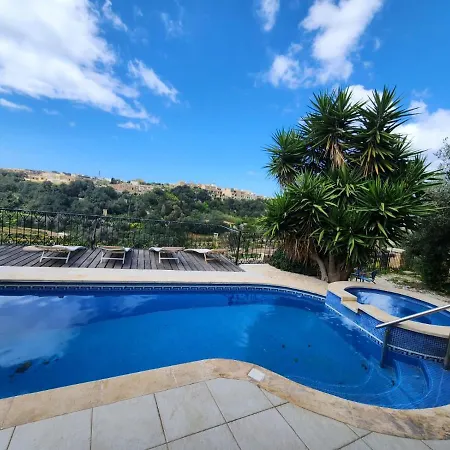 Frühstückspension Gozo Pool And Views, Sleeps 3 With Private Bathroom 3*