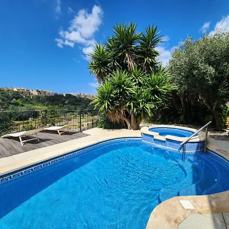 Frühstückspension Gozo Pool And Views, Sleeps 3 With Private Bathroom 3*