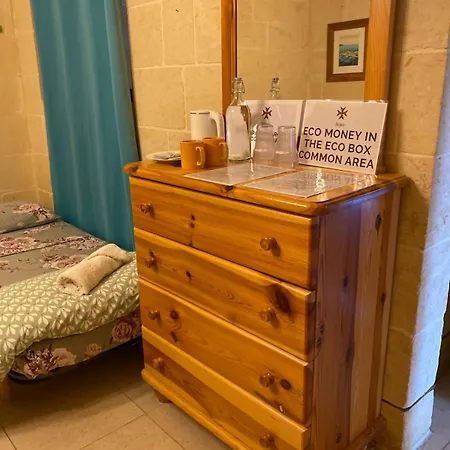Gozo Pool And Views, Sleeps 3 With Private Bathroom Couette-café 3*