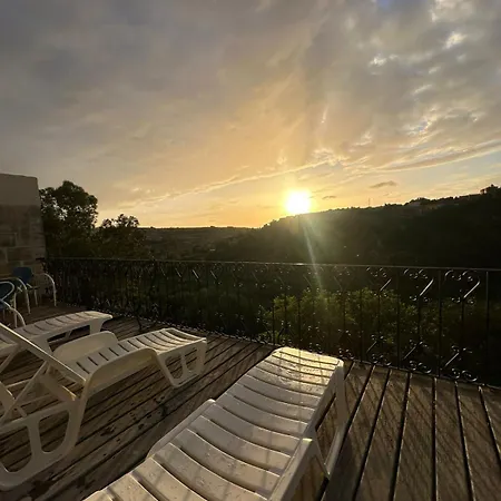 Gozo Pool And Views, Sleeps 3 With Private Bathroom Couette-café