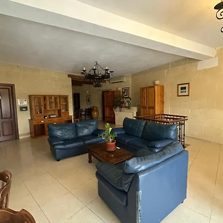 Frühstückspension Gozo Pool And Views, Sleeps 3 With Private Bathroom 3*