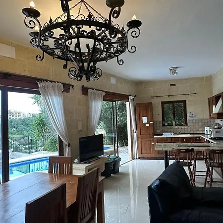 Gozo Pool And Views, Sleeps 3 With Private Bathroom Ghajn il-Kbira (Gozo)