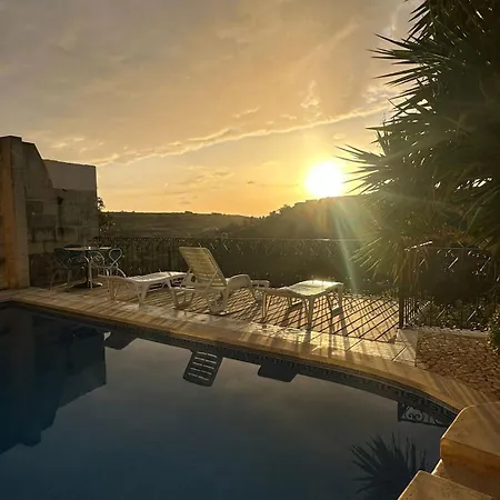 Gozo Pool And Views, Sleeps 3 With Private Bathroom 3* Għajn il-Kbira