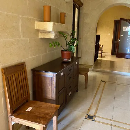 Gozo Pool And Views, Sleeps 3 With Private Bathroom Ghajn il-Kbira (Gozo)