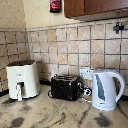 Gozo Pool And Views, Sleeps 3 With Private Bathroom Couette-café 3*