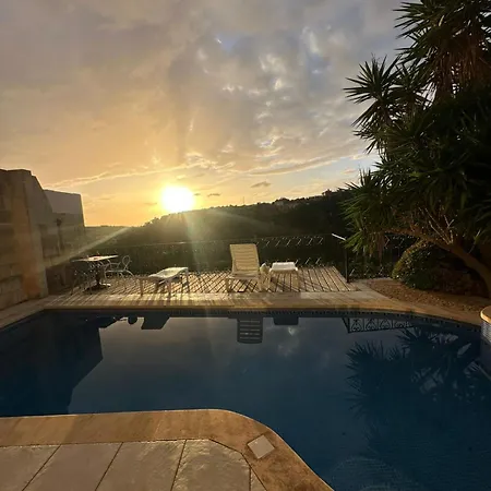 Gozo Pool And Views, Sleeps 3 With Private Bathroom Couette-café 3*