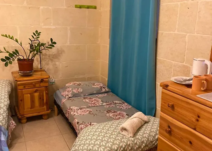 Bed & Breakfast Gozo Pool And Views, Sleeps 3 With Private Bathroom