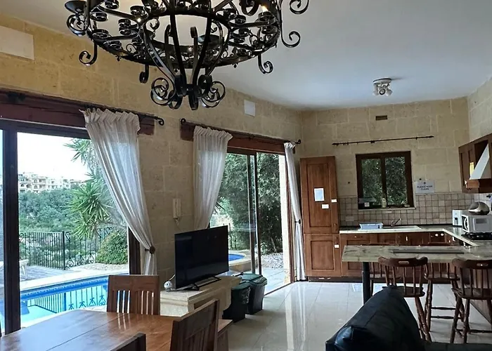 Gozo Pool And Views, Sleeps 3 With Private Bathroom Ghajn il-Kbira (Gozo)