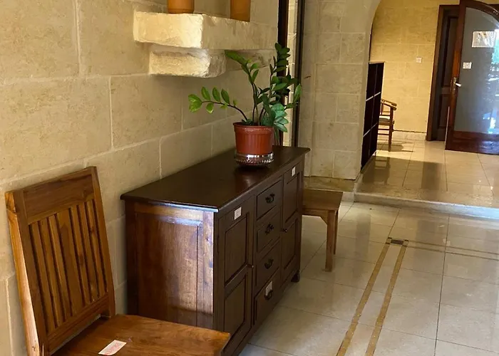 Gozo Pool And Views, Sleeps 3 With Private Bathroom Ghajn il-Kbira (Gozo)